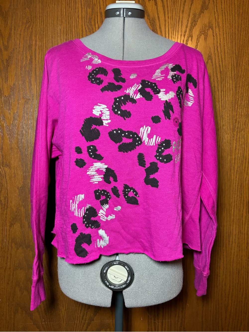 Aeropostale women’s Hot Pink Leopard Print Pullover Sweatshirt/pajama - size m